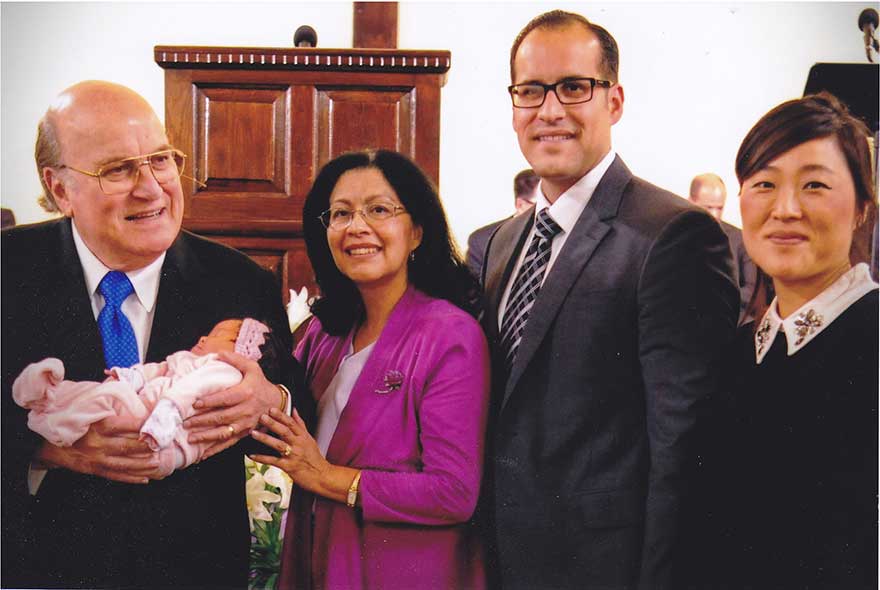 DR. HYMERS, GRANDDAUGHTER HANNAH, MRS. HYMERS, LESLIE & JIN HYMERS.